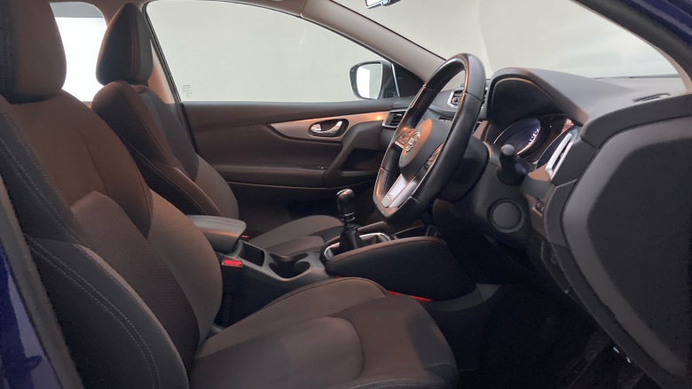 Nissan Qashqai 1.3 DiG-T N-Connecta 5dr Petrol Hatchback